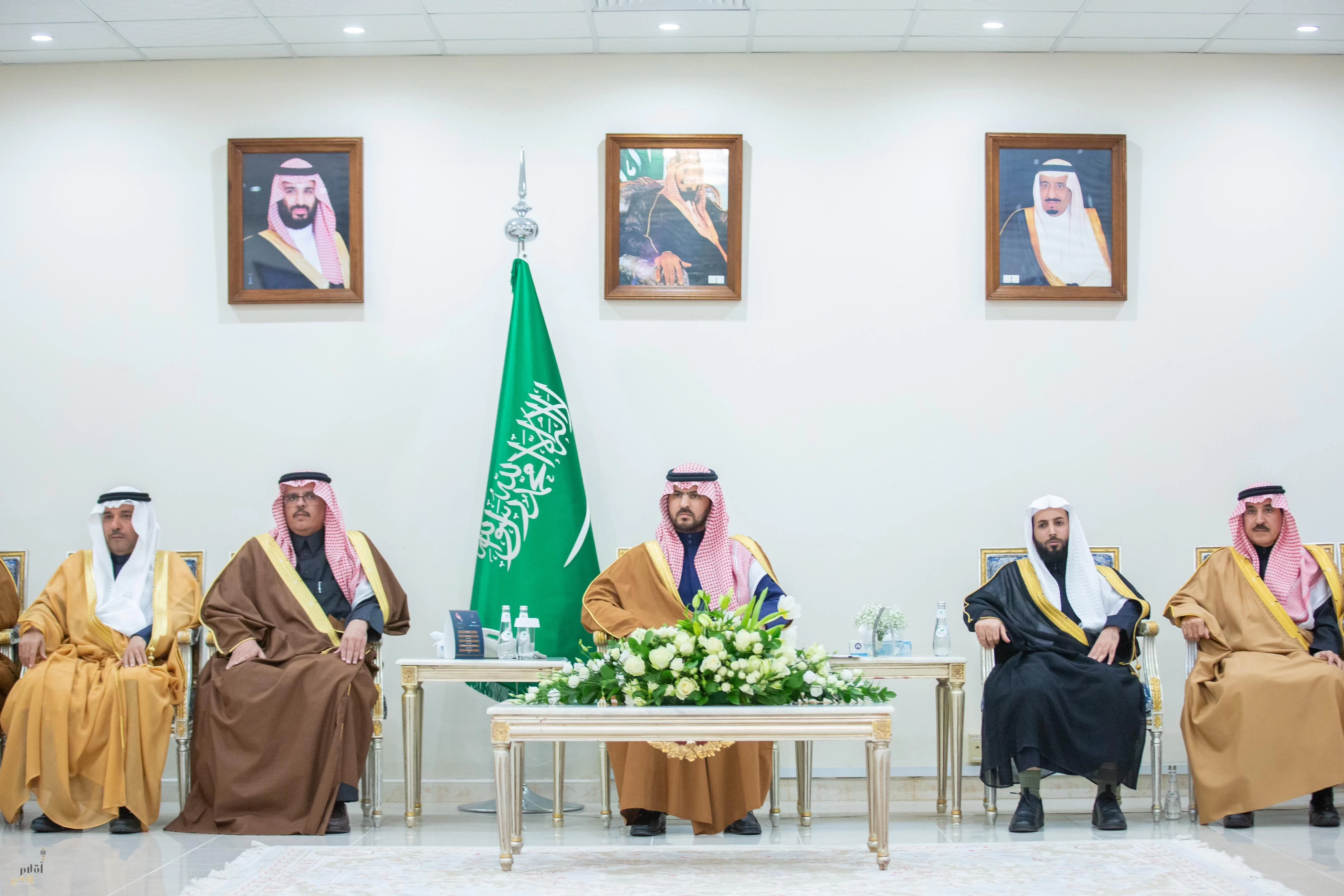 نائب أمير المنطقة الشرقية يلتقي أهالي محافظة الجبيل