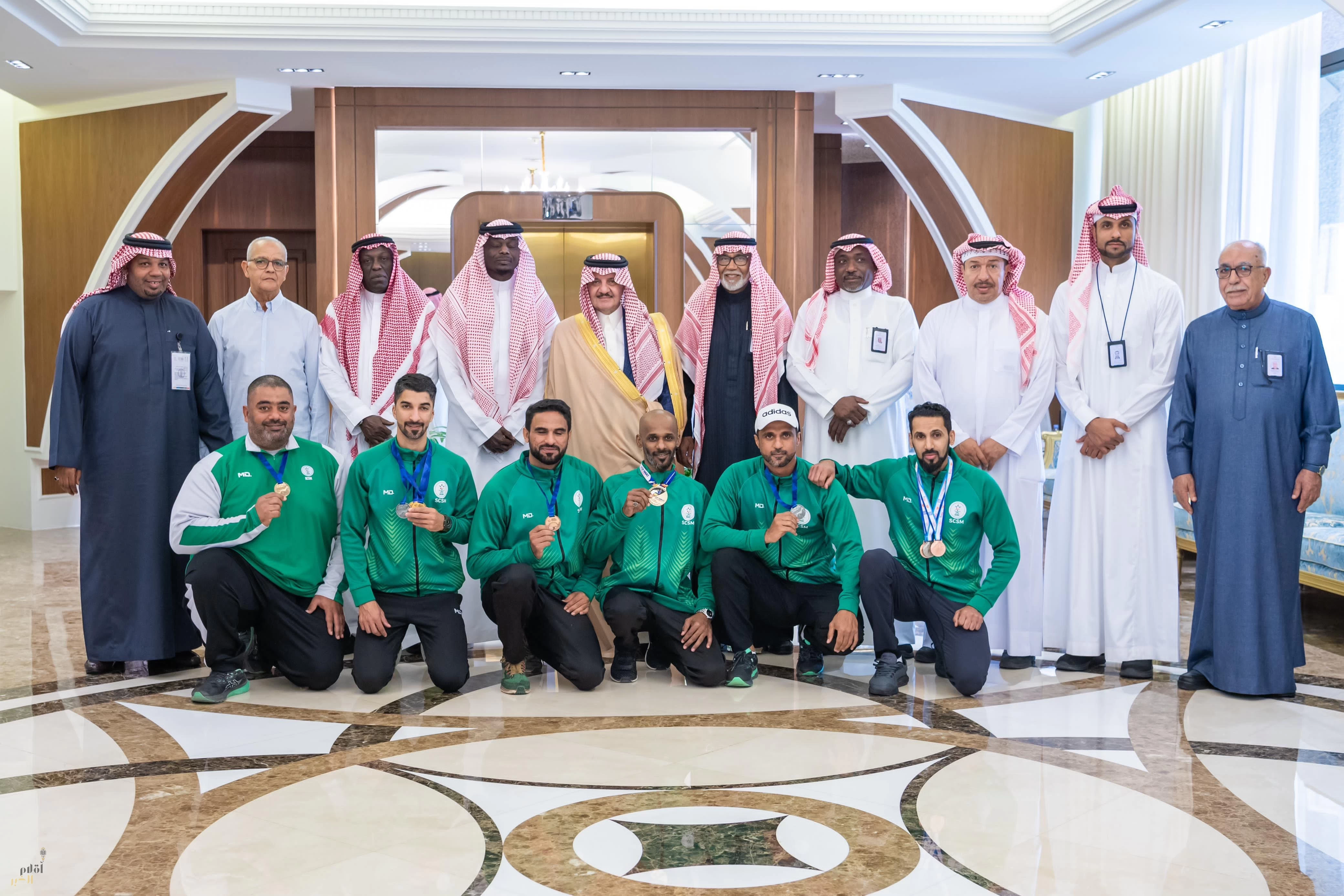أمير الشرقية يستقبل ويكرّم لاعبي منتخب الاساتذة لألعاب القوى 