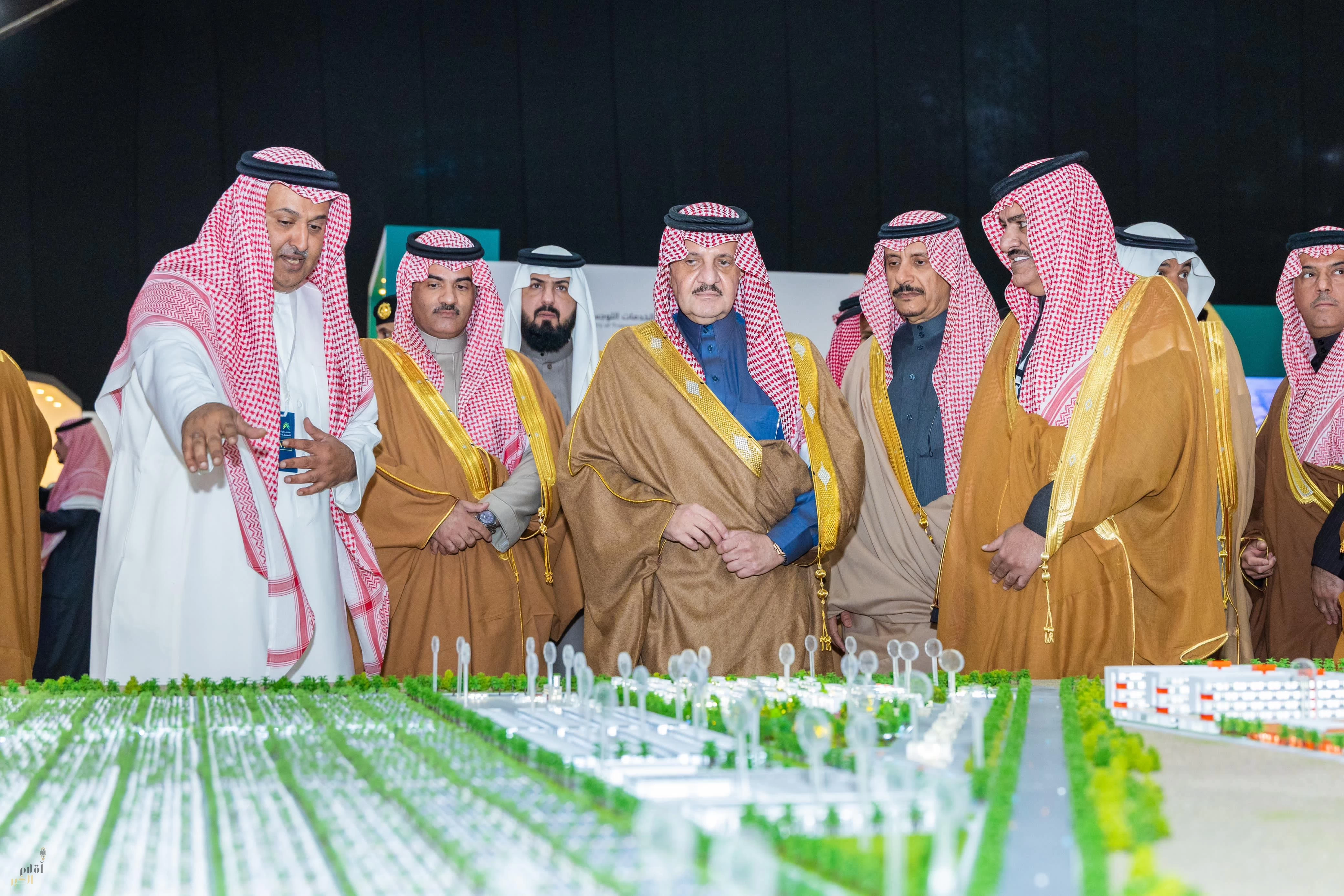 أمير المنطقة الشرقية يشهد توقيع اتفاقيات بقيمة ١٧ مليار ريال في منتدى حفر الباطن للاستثمار 