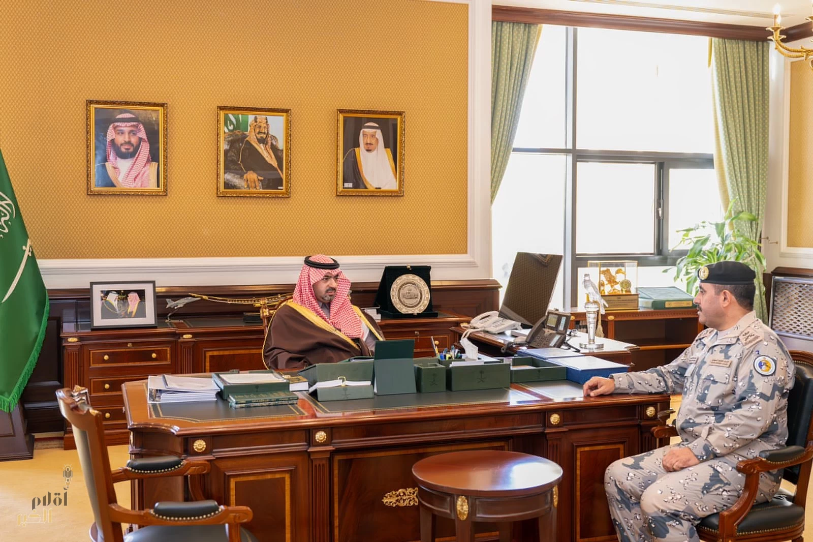 نائب أمير تبوك يستقبل قائد حرس الحدود بالمنطقة 