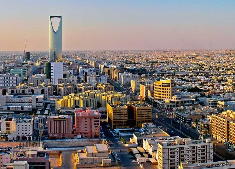 سوق العقار في المملكة لعام 2025: توقعات بالنمو وتحديات متزايدة