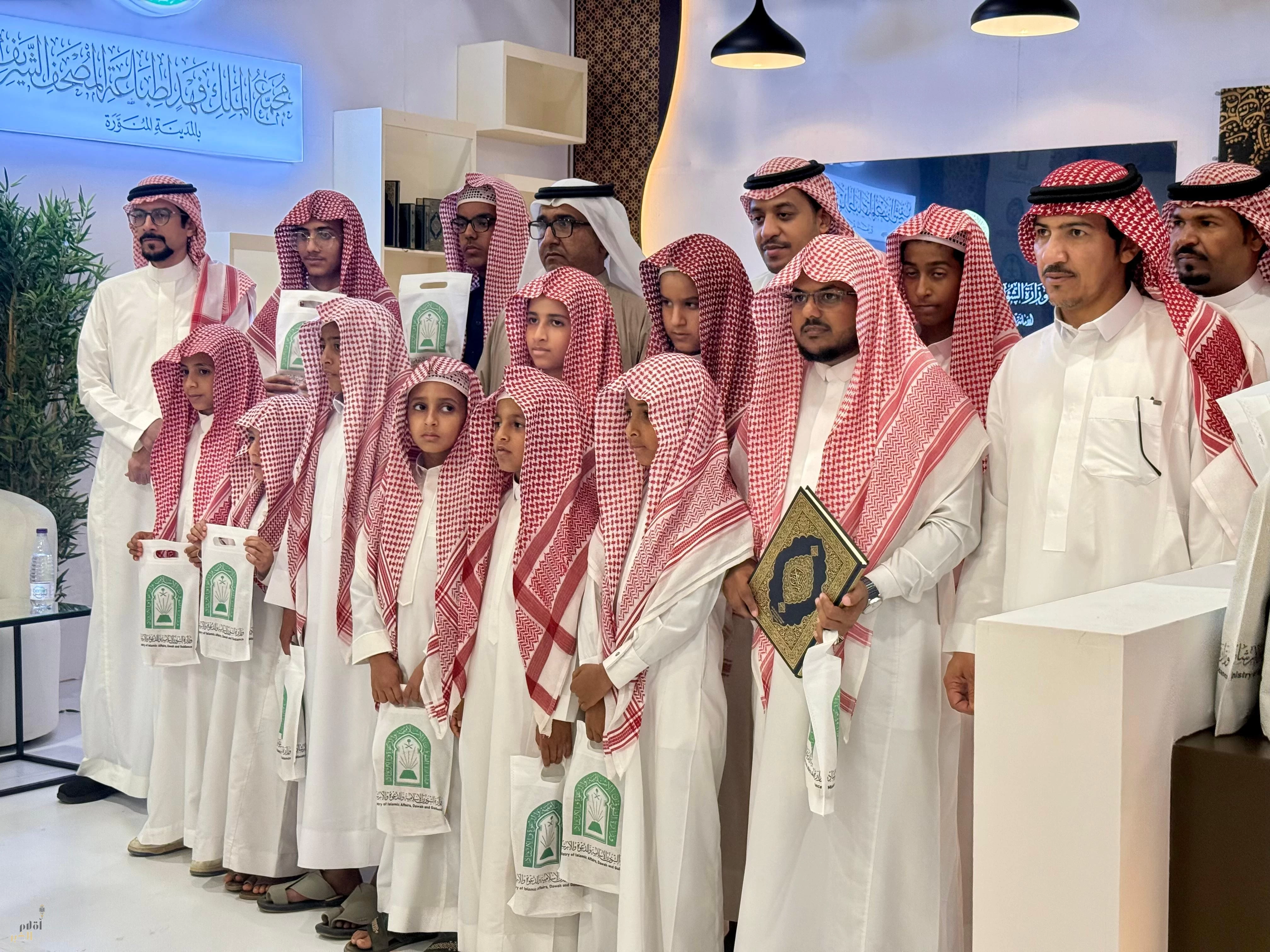 معرض القرآن الكريم يواصل استقبال زواره ومرتاديه لليوم الخامس 