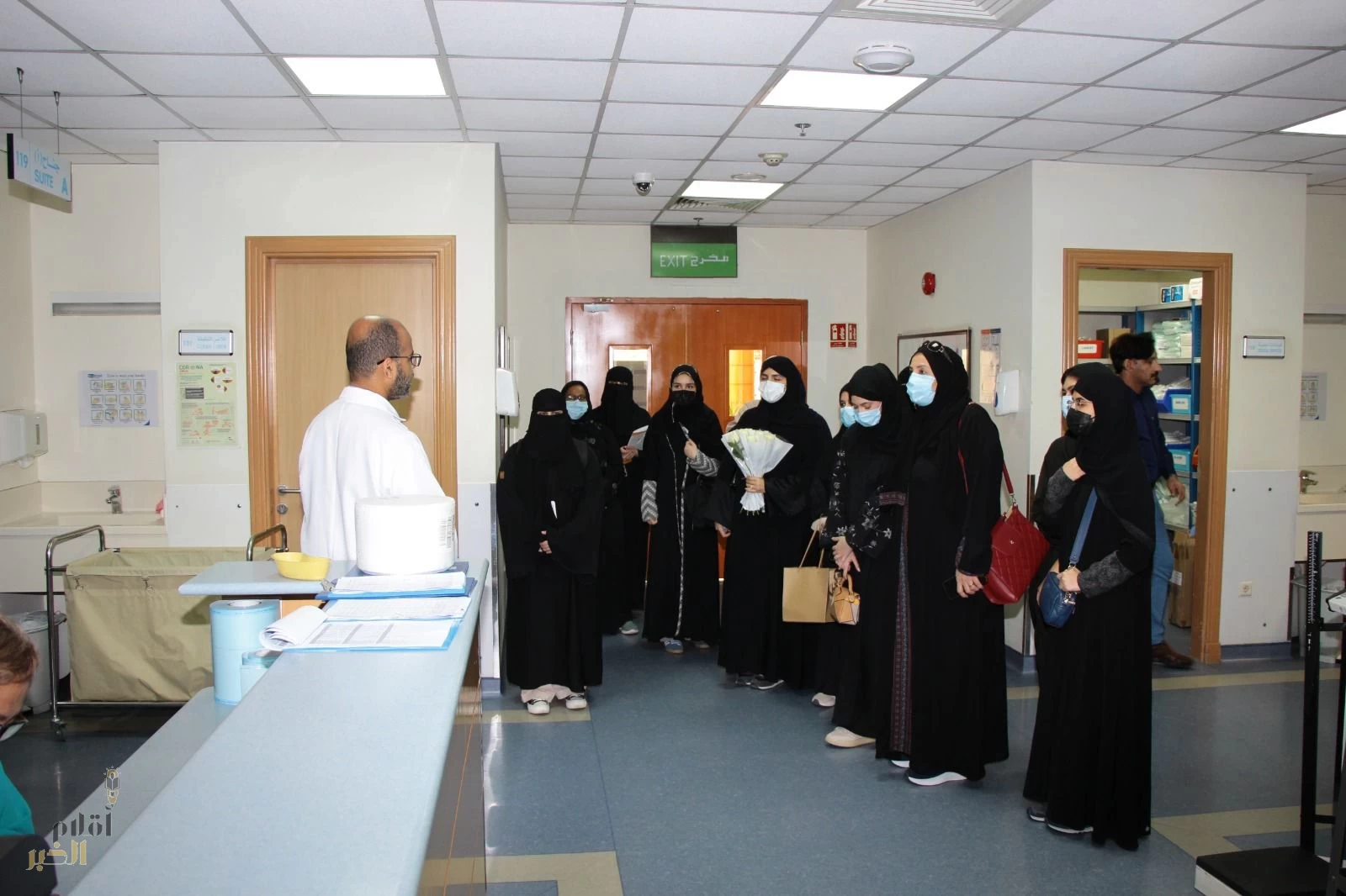 طالبات وإداريات “الهندسة” بجامعة الملك عبدالعزيز يزرن “بر جدة” ومركز غسيل الكلى
