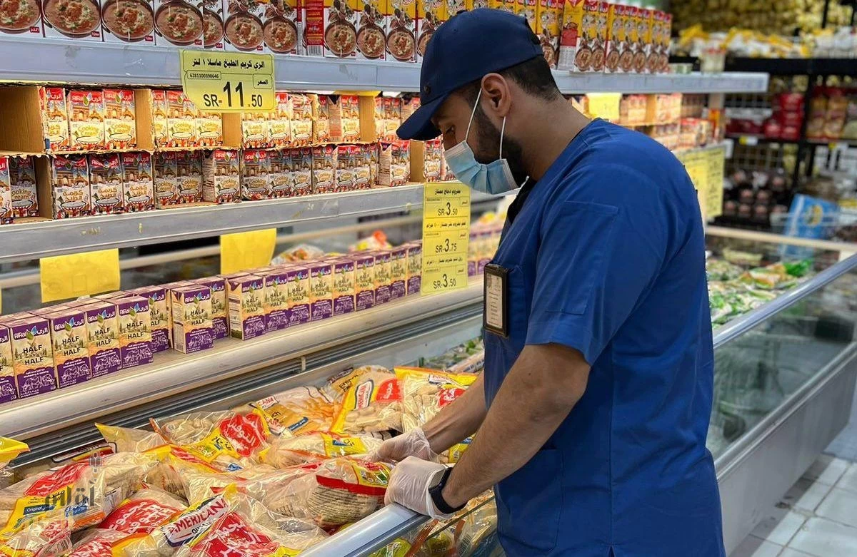 تنفيذ 170 ألف جولة رقابية في 202 استعداداً لرمضان : تكثيف جولات ( الرقابة والامتثال ) لمنشآت الصحة العامة بالاحساء