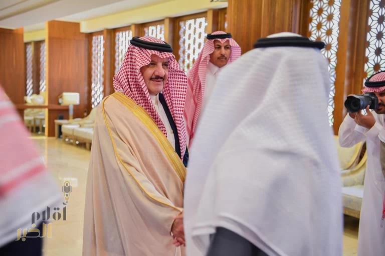 أمير المنطقة الشرقية ونائبه يستقبلان منسوبي الإمارة المهنئين بشهر رمضان المبارك