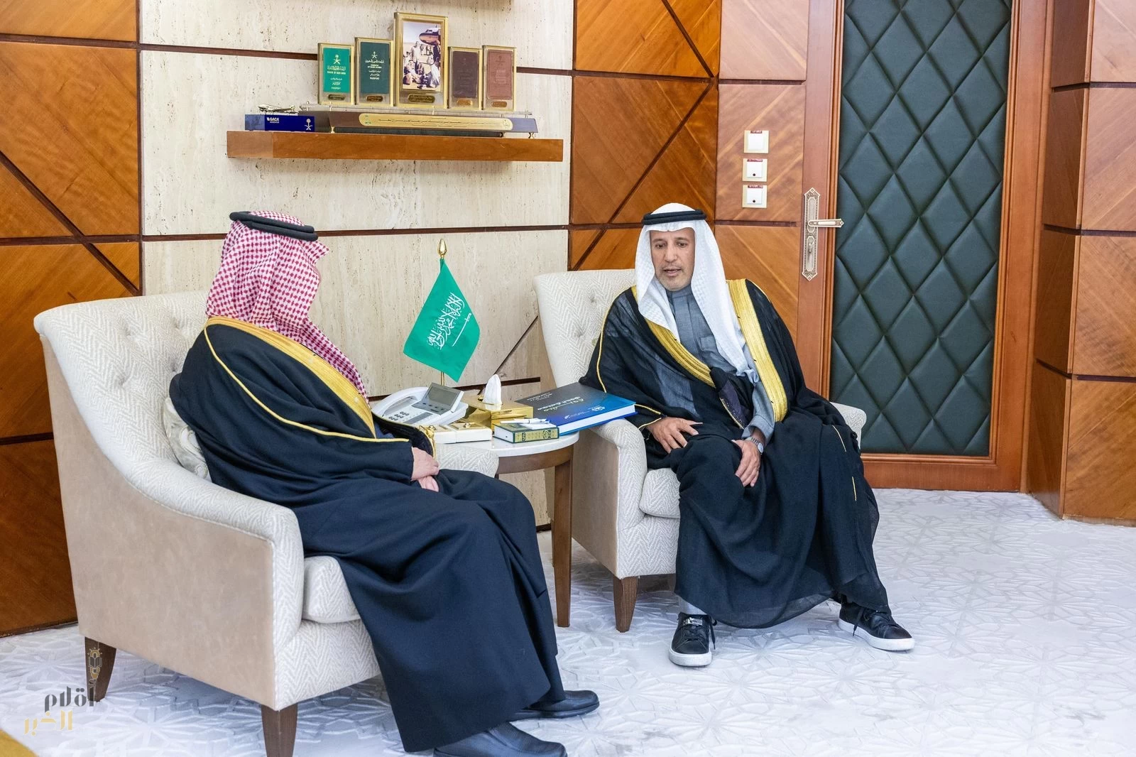 أمير المنطقة الشرقية يستقبل رئيس مجلس إدارة جمعية الذوق العام