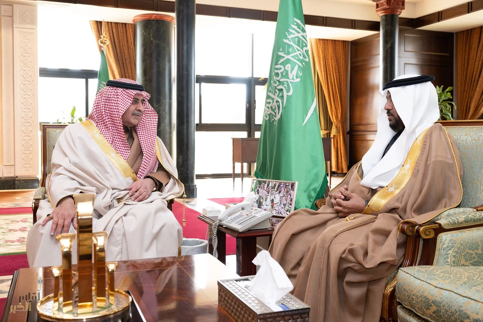 سمو أمير منطقة تبوك يستقبل عضو مجلس الشورى احمد الحجيلي