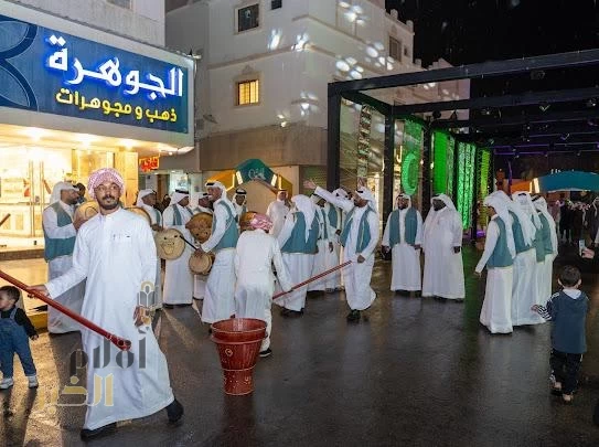 وسط زخات المطر والأهازيج انطلاق مهرجان "أيام سوق الحب 5" بسوق الدمام