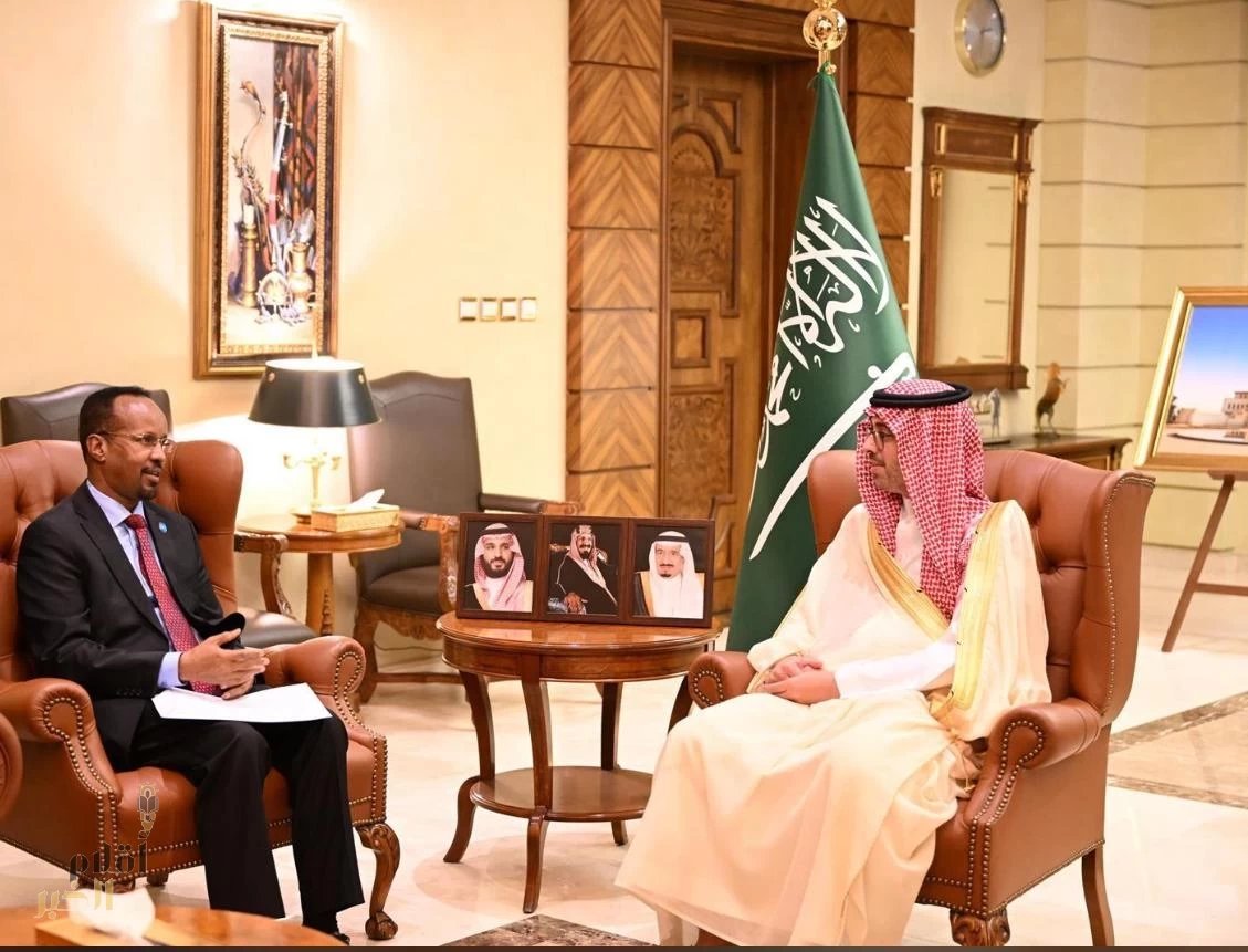 الأمير سعود بن جلوي يستقبل القنصل العام لجمهوريّة الصومال الفيدراليّة