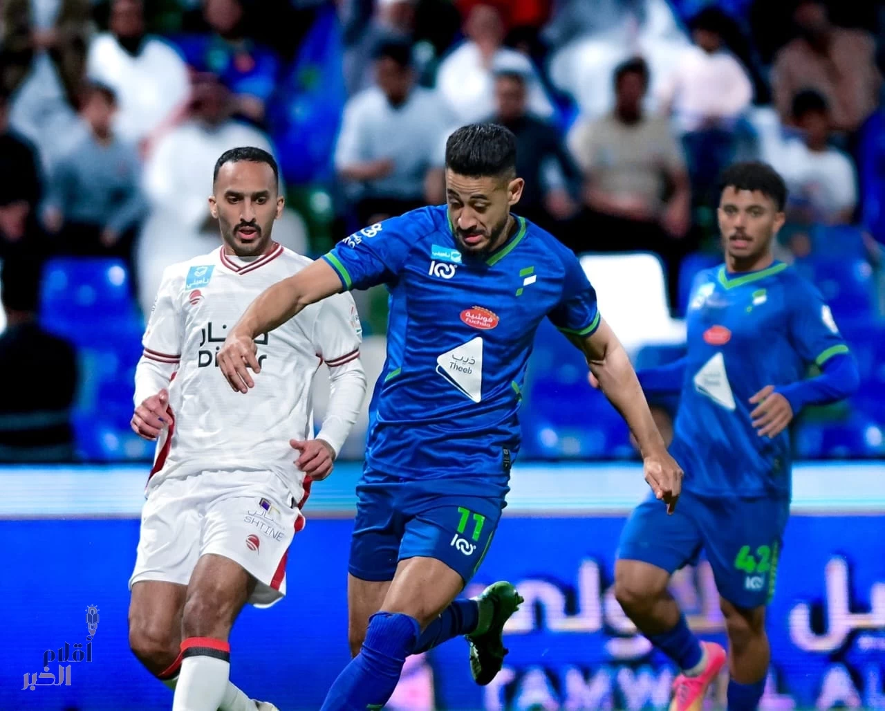 الفتح ينتصر على الرائد ويرمي به في دائرة الخطر
