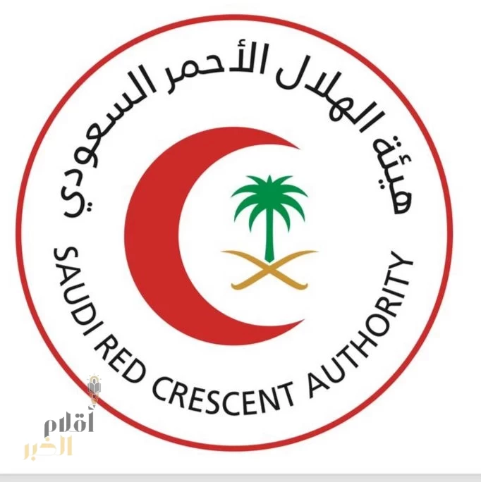أمير منطقة عسير يتوج المميزين من منسوبي مركز تثليث