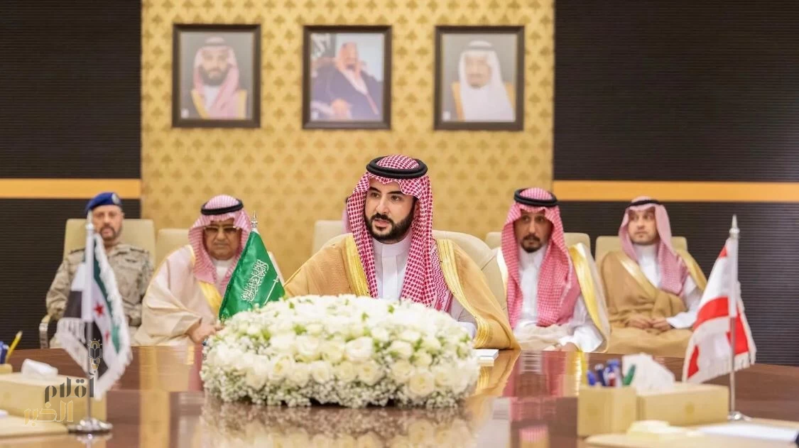 بتوجيهات كريمةٍ من خادم الحرمين الشريفين وسمو ولي العهد.. المملكة تستضيف اجتماعًا بين وزير الدفاع السوري ووزير الدفاع اللبناني لتنسيق وتعزيز التعاون في القضايا الأمنية والعسكرية بين بلديهما