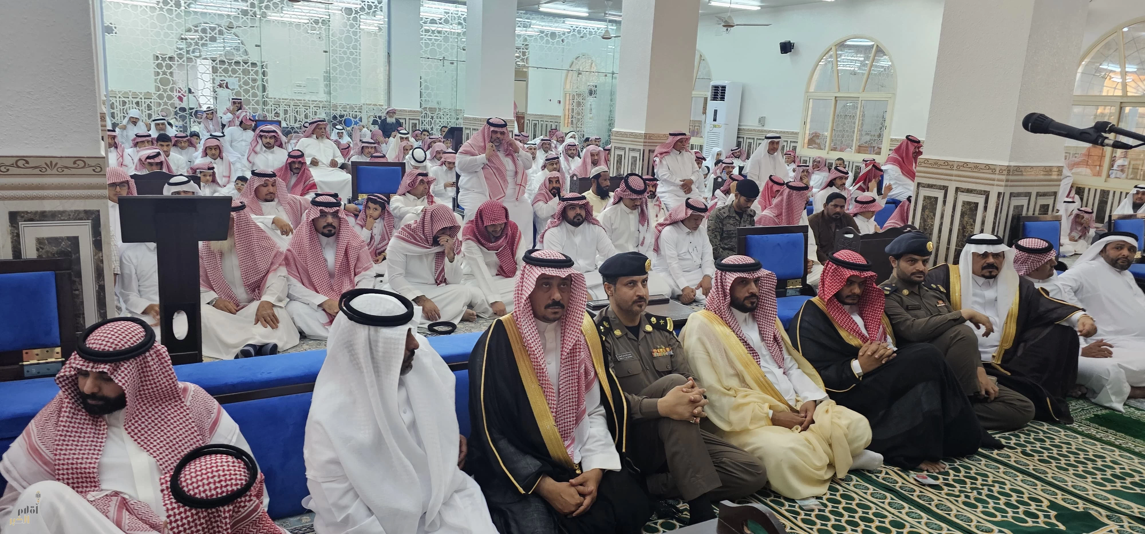 محافظ فيفاء ومدراء الدوائر الحكومية يؤدون صلاة العيد بجامع أبي بكر