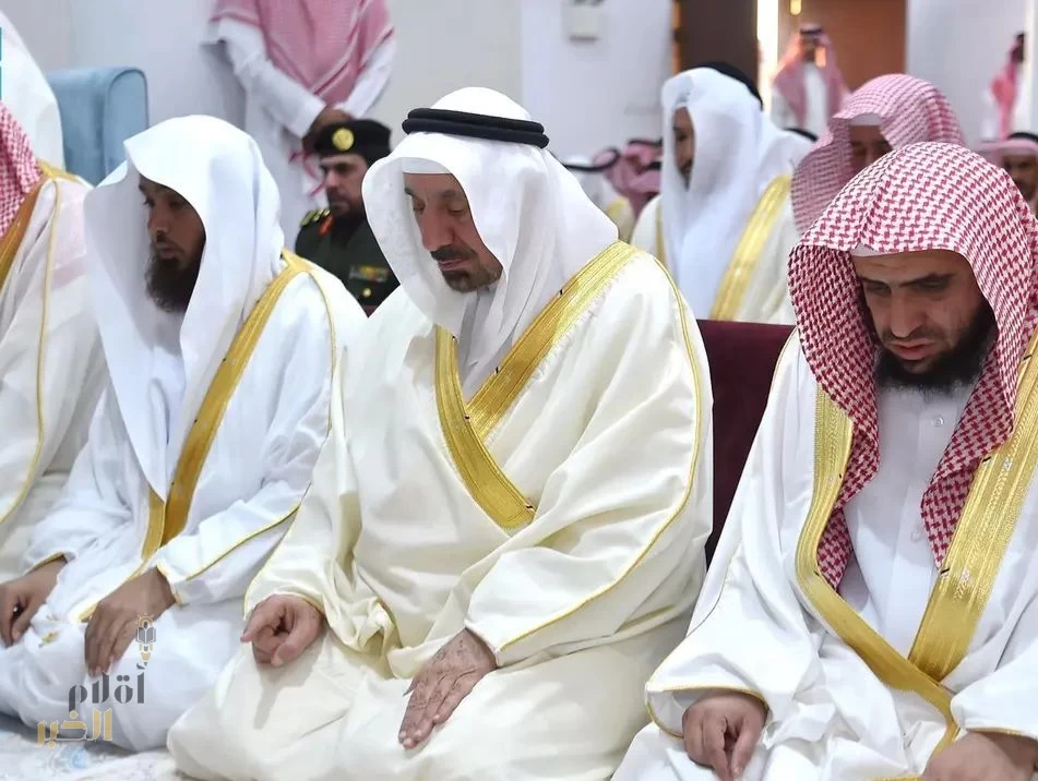 أمير نجران يؤدي صلاة عيد الفطر