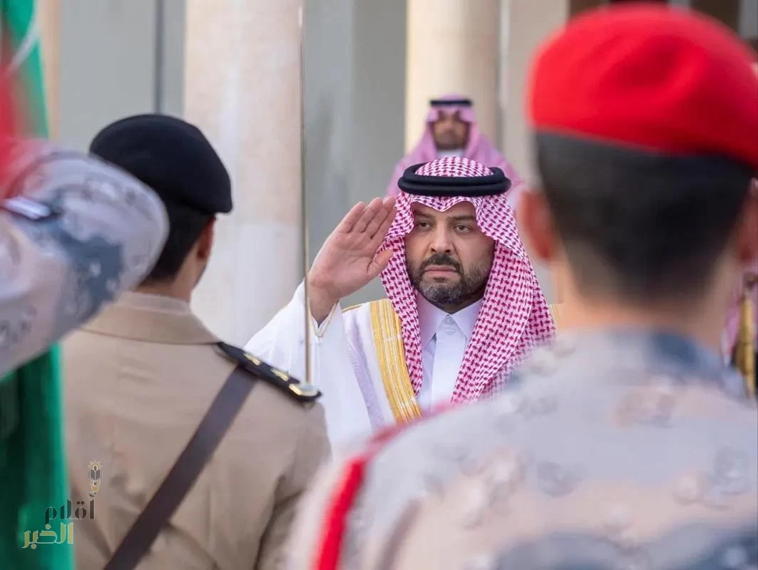 أمير الحدود الشمالية يشهد تحية العلم بمناسبة عيد الفطر