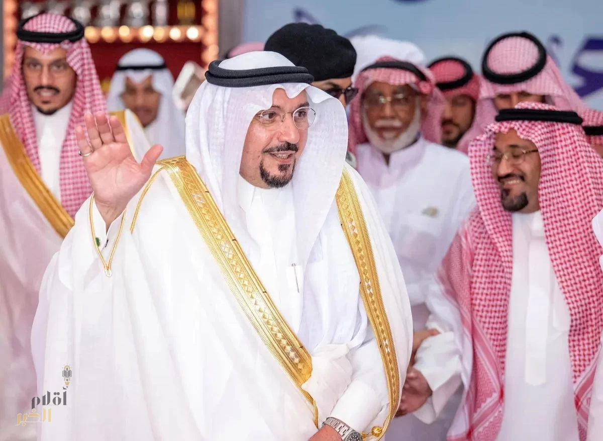 أمير منطقة القصيم يُشارك أهالي حي المنتزه احتفال عيد الفطر