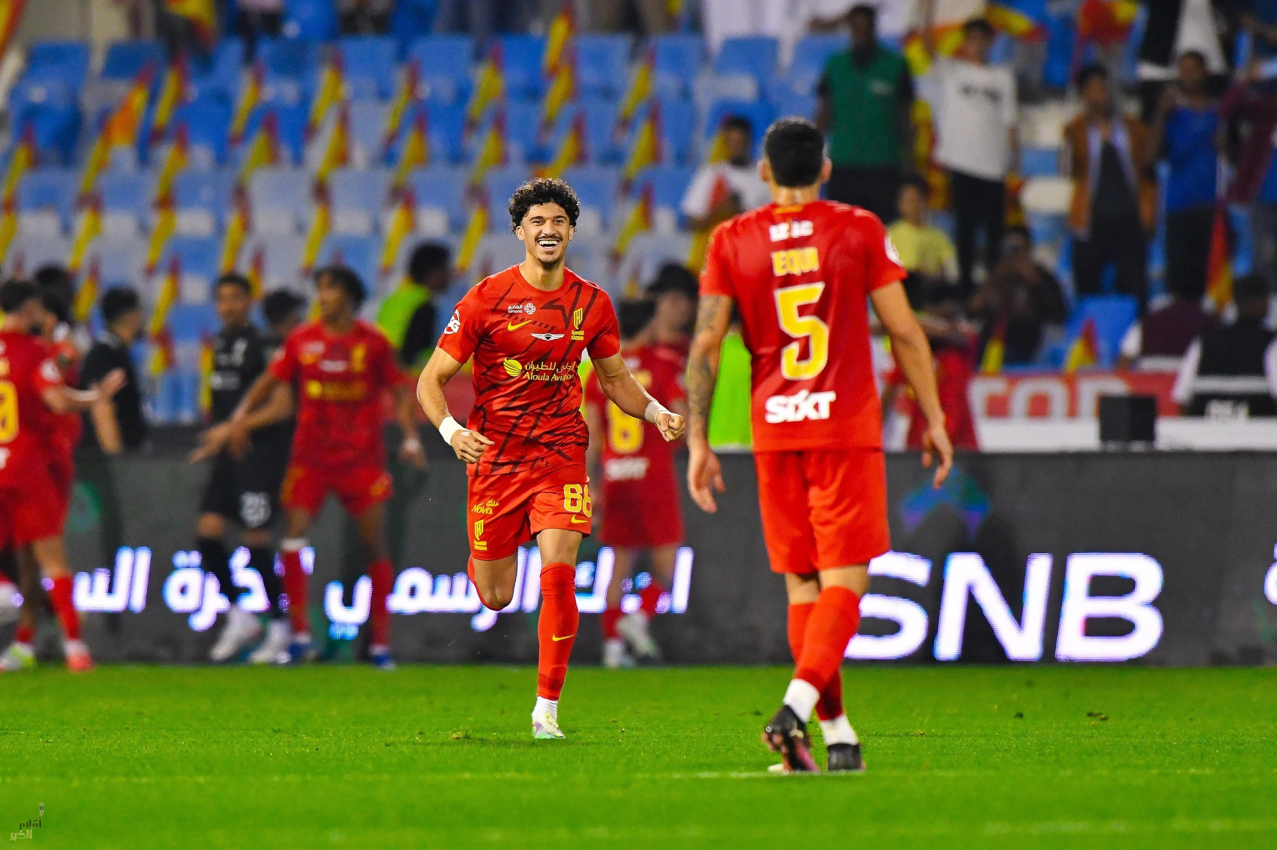 القادسية يصنع التاريخ ويضرب موعدًا مع الاتحاد في نهائي كأس الملك