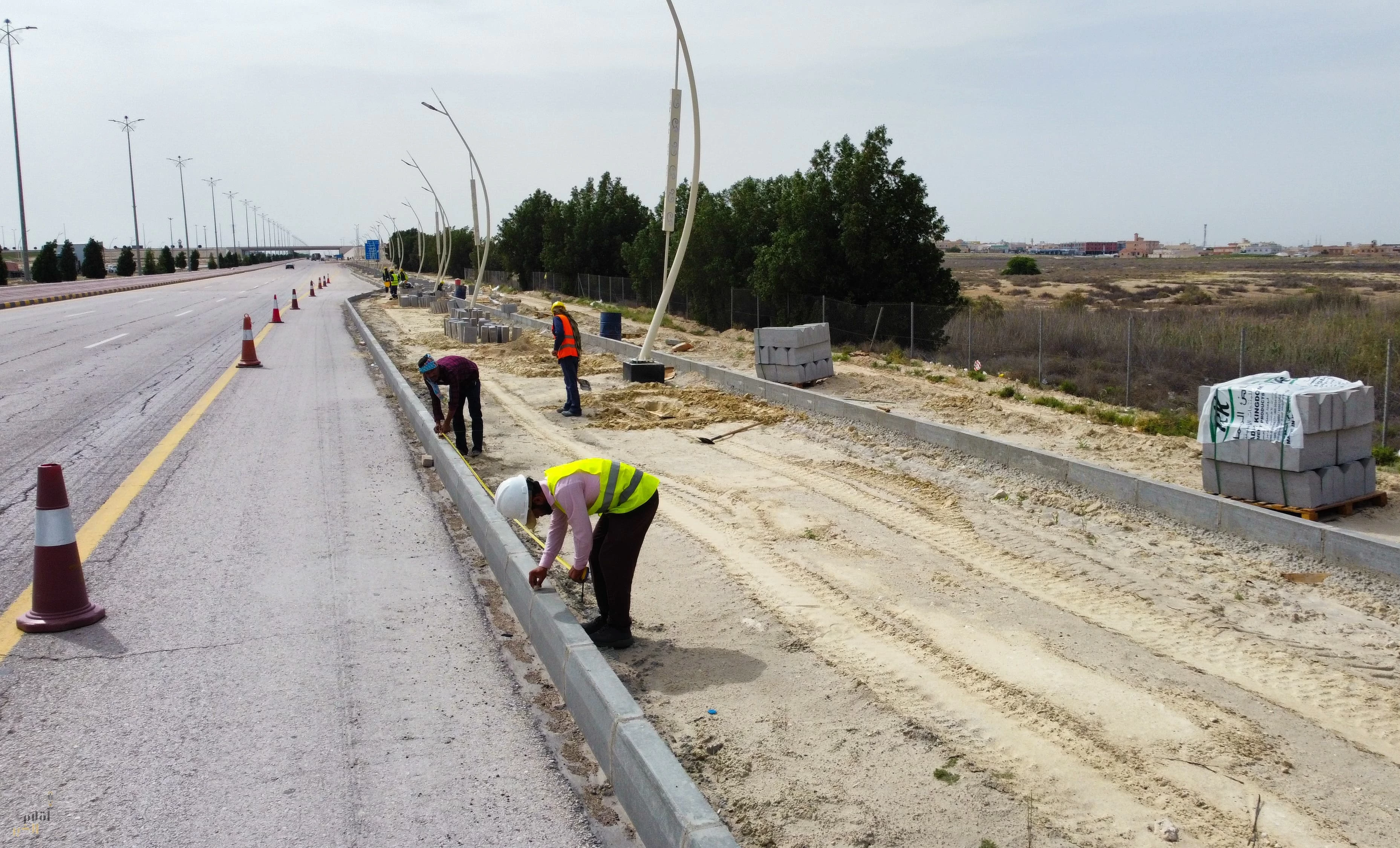 بلدية النعيرية تستكمل تطوير بداية طريق حفر الباطن