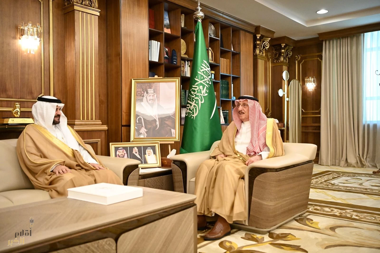 أمير جازان يتسلم التقرير السنوي لهيئة تطوير وتعمير المناطق الجبلية
