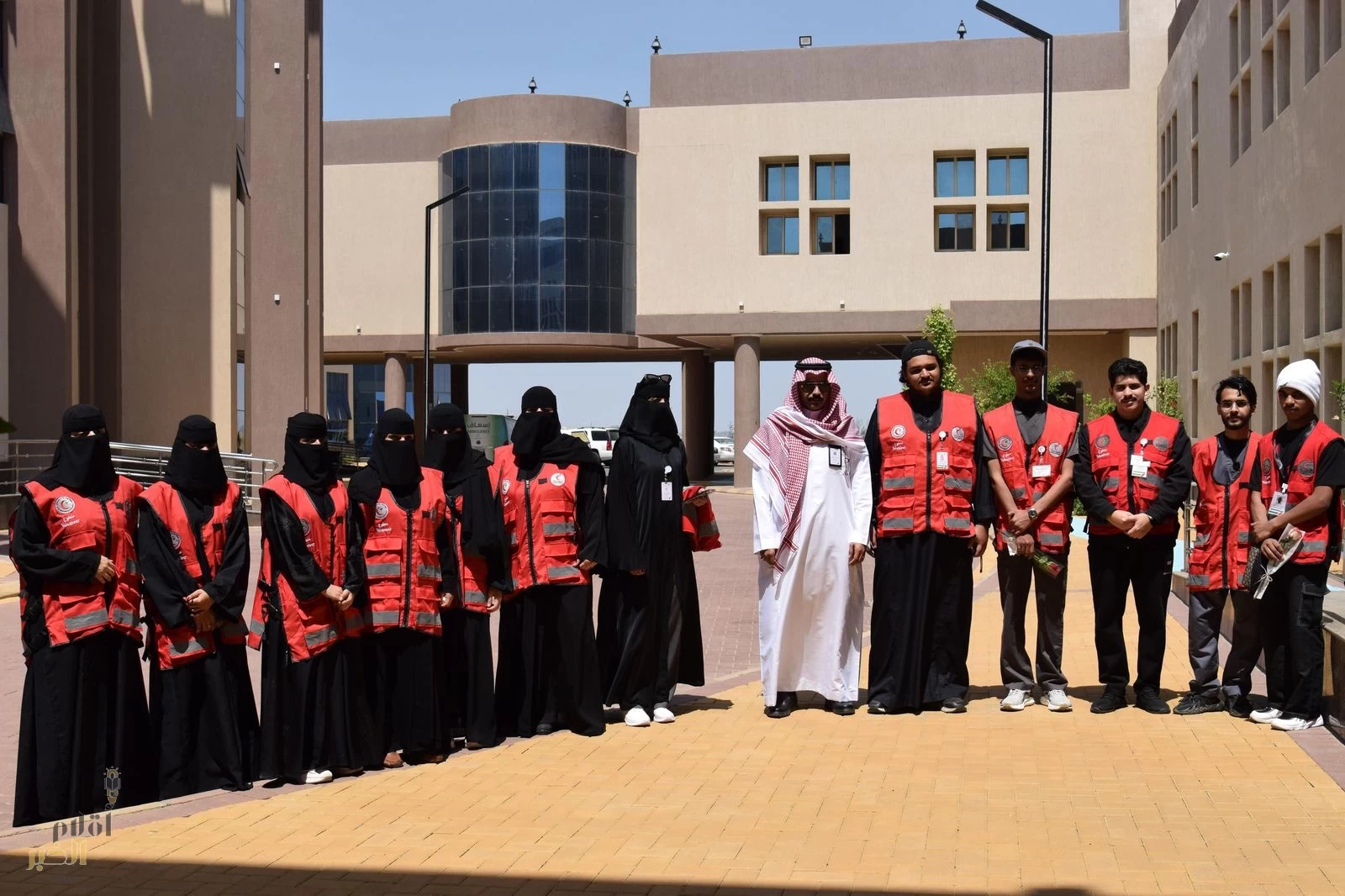 “الهلال الأحمر السعودي” ينفذ مبادرة “رعايتكم مسؤوليتنا” في دار إكرام المسنين بالباحة بمشاركة 12 متطوعاً ومتطوعة وتوزيع 120 هدية