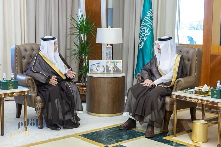 أمير المنطقة الشرقية يستقبل رئيس وأعضاء مجلس إدارة جمعية أصدقاء البيئة