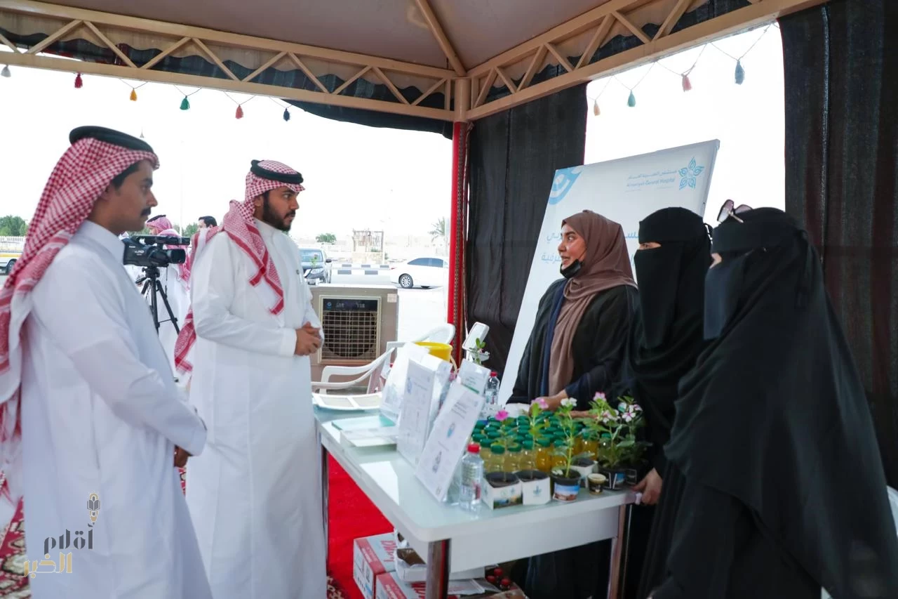 مستشفى النعيرية العام يواكب اليوم الخليجي للمدن الصحية بركن توعوي