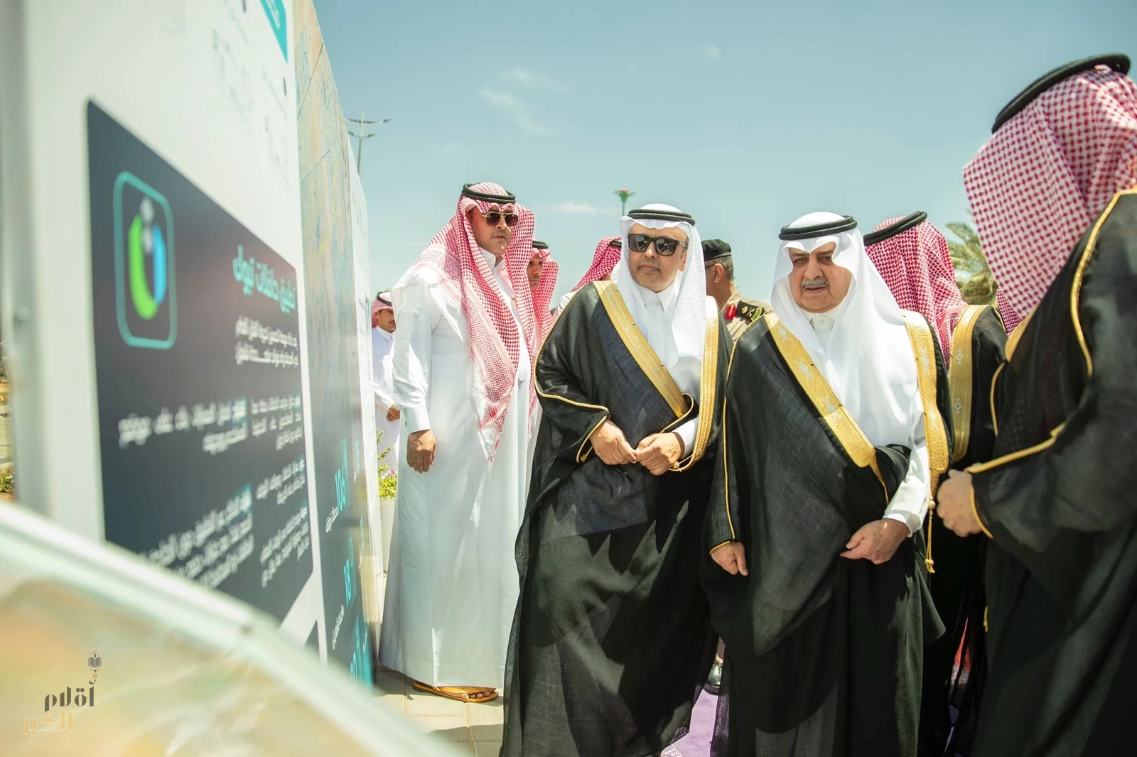 أمير منطقة تبوك يدشن مرحلة التشغيل الفعلي لمشروع النقل العام بالحافلات بمدينة تبوك