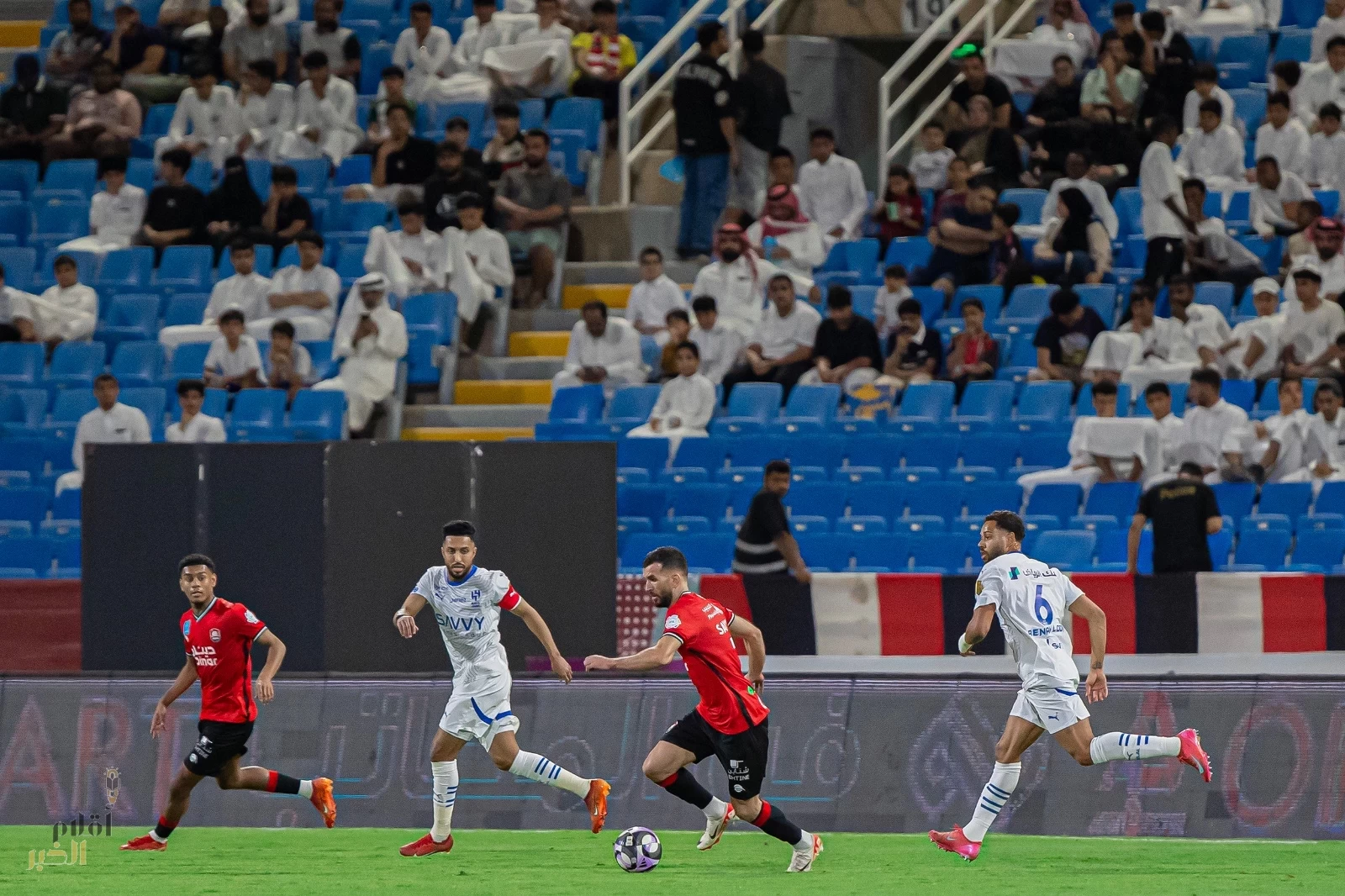 الشلهوب يرسم الانتصار.. والهلال يكتسح الرائد بخماسية