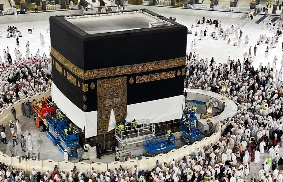 رفع كسوة الكعبة المشرفة استعدادًا لموسم حج (1446هـ)