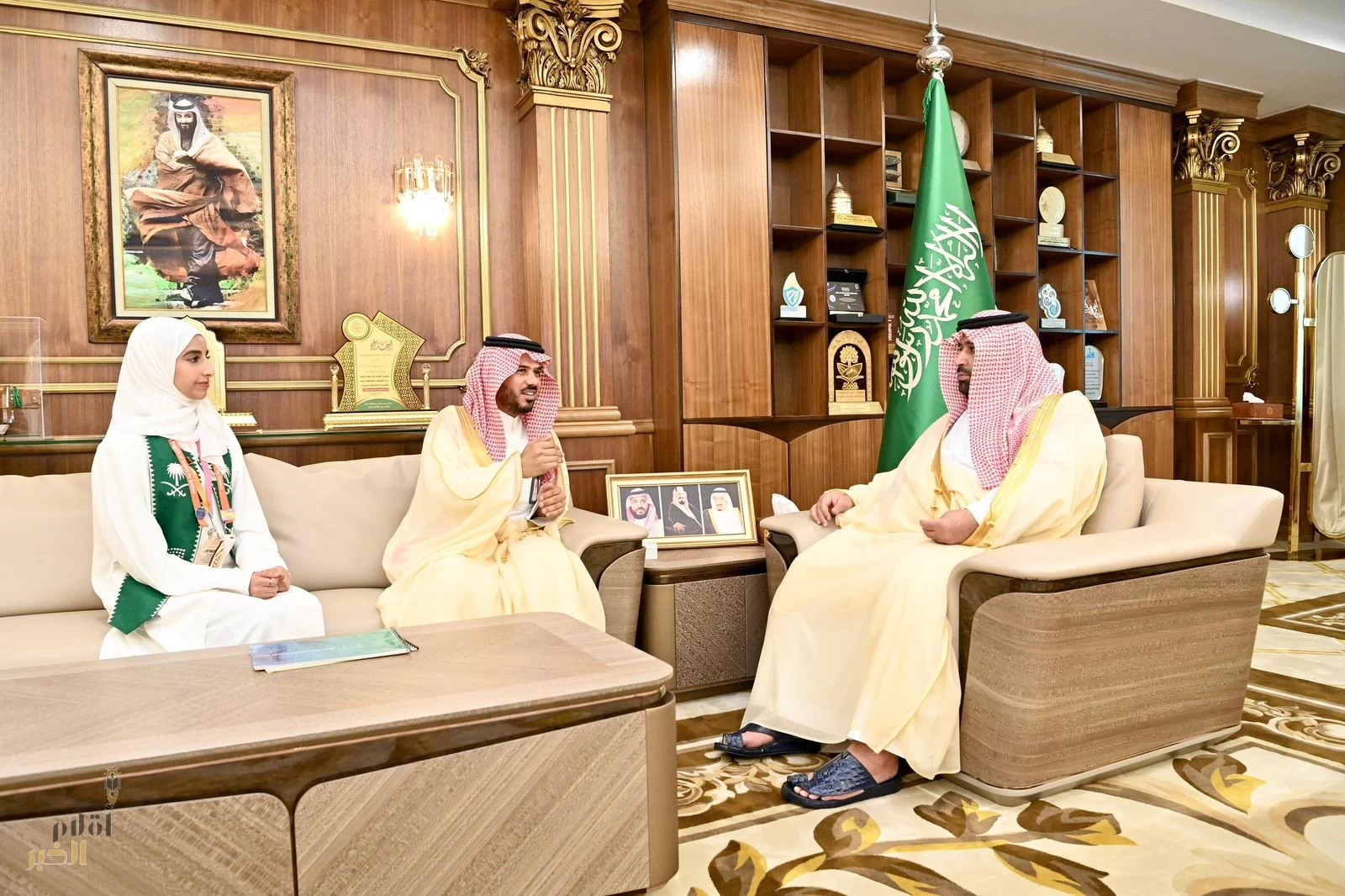 أمير جازان يكرم الطالبة "جيوان شعبي" لتحقيقها المركز الـ 2 عالميًا في معرض "آيسف 2025"