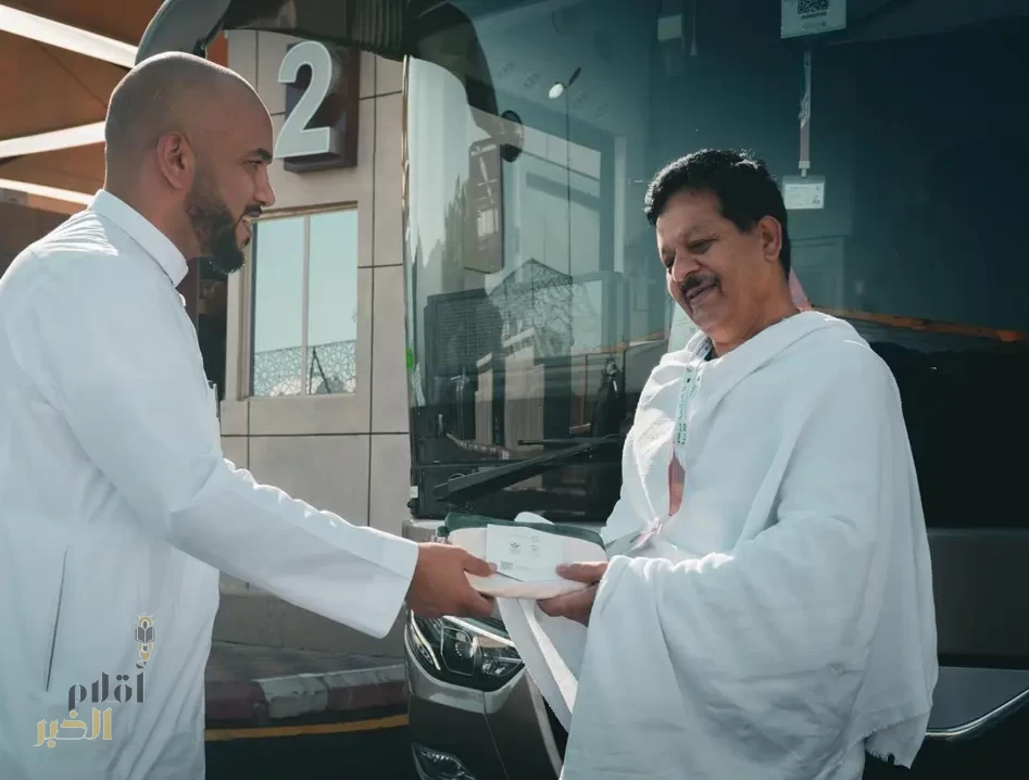 "وِرث" تستقبل ضيوف الرحمن بهدايا من فنون السعودية