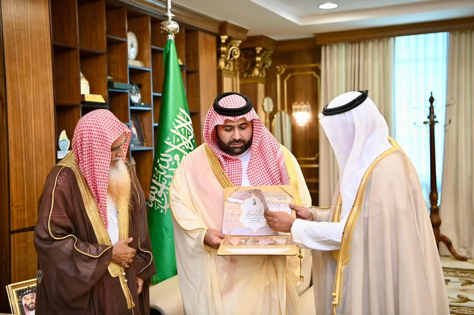 أمير منطقة جازان يستقبل مفوض الإفتاء بالمنطقة