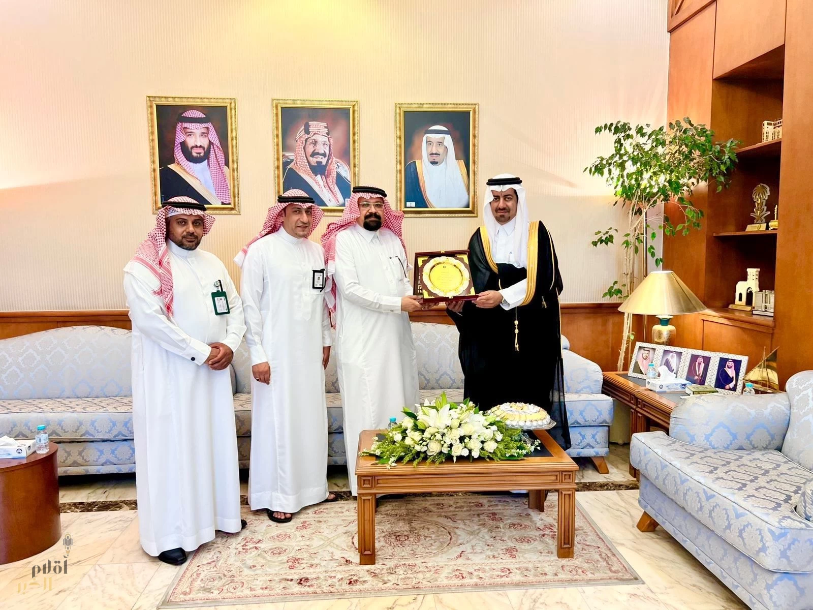 محافظ القطيف يستقبل مدير مكتب البيئة والمياه والزراعة