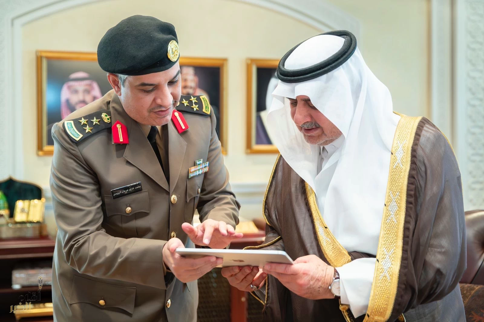 أمير منطقة تبوك يطلع على التقرير الإحصائي لمديرية مكافحة المخدرات