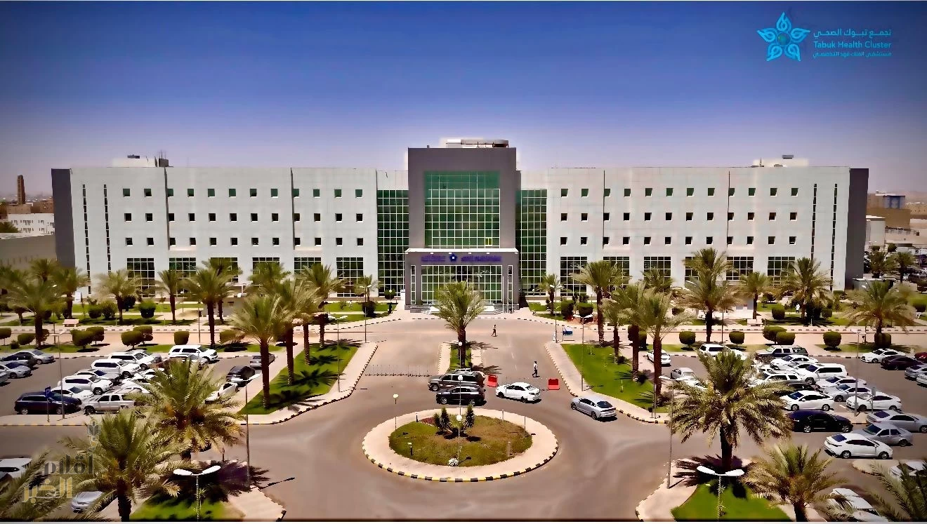 تدخل جراحي دقيق بمستشفى الملك فهد التخصصي بتبوك يعيد بصر طفلة