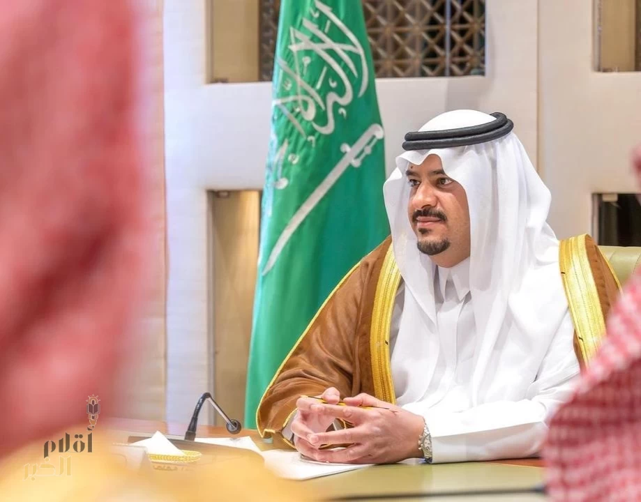 نائب أمير منطقة الرياض يرأس اجتماعًا مع وفد من شركة تطوير مطار الملك سلمان الدولي