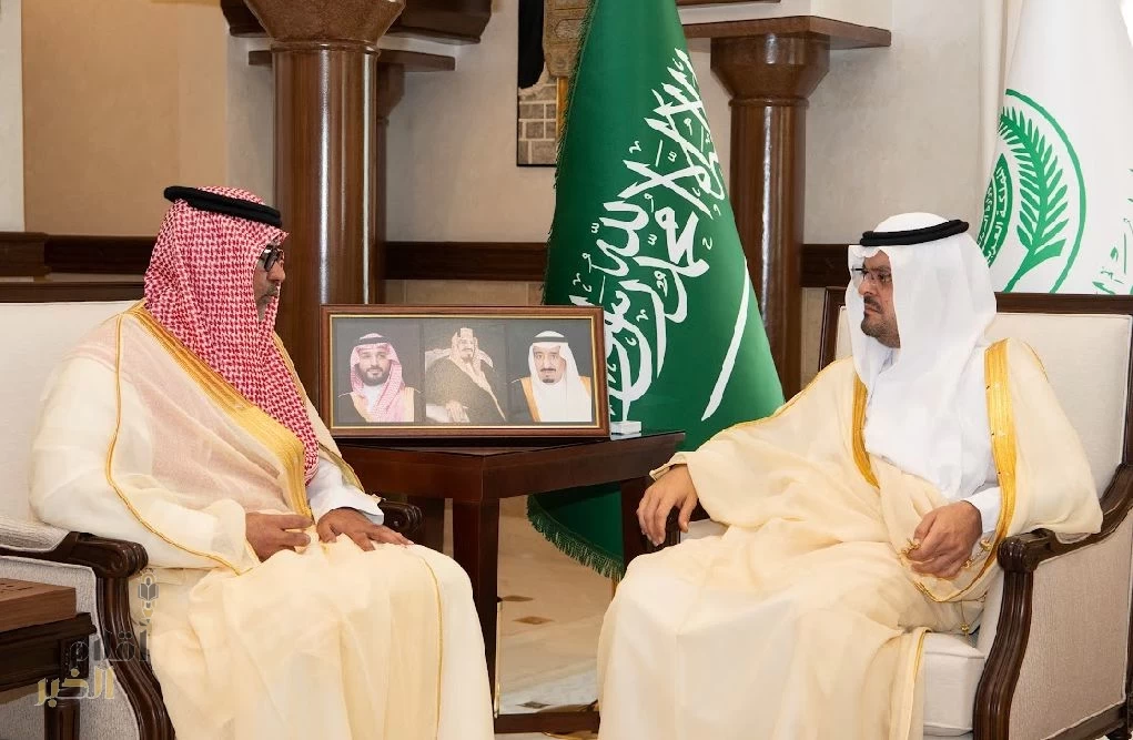 نائب أمير منطقة مكة المكرمة يلتقي في مقر الإمارة بجدة مدير عام المركز الوطني للرقابة على الالتزام البيئي