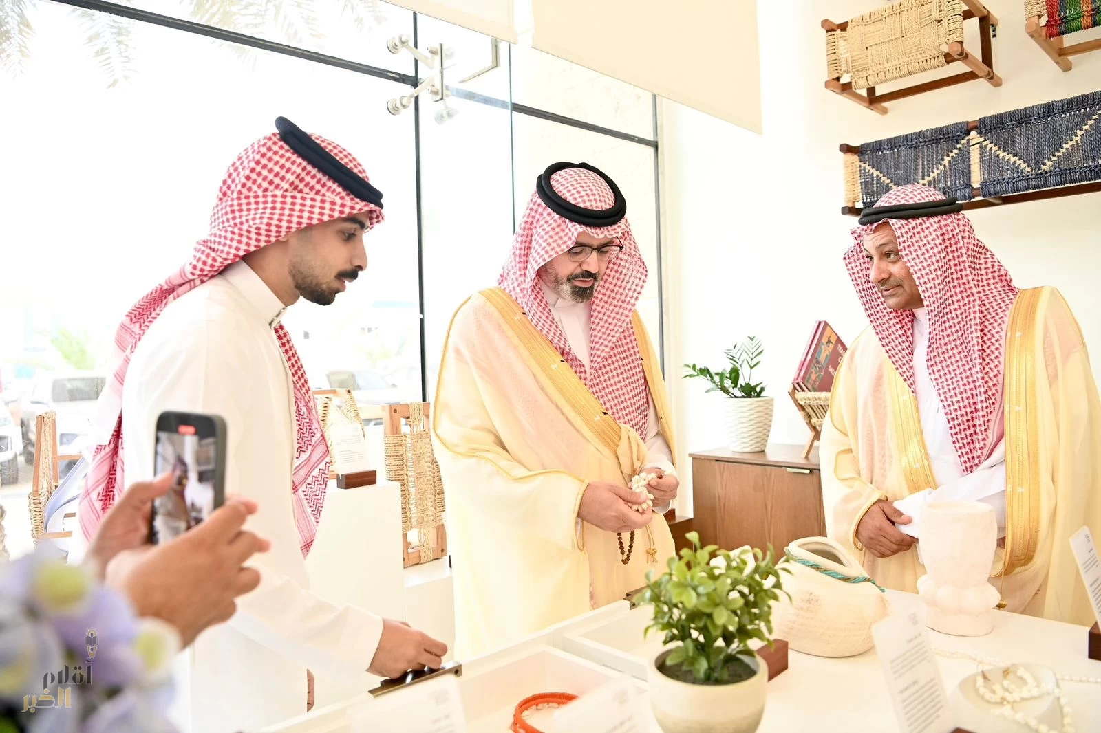 نائب أمير جازان يزور بيت الحرفيين ومركز الزوار بفرع هيئة التراث بالمنطقة