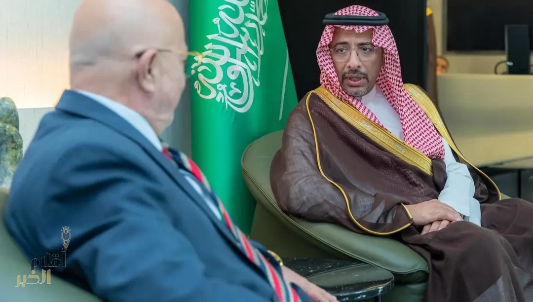 وزير الصناعة يبحث تعزيز التعاون وتنمية الاستثمارات المشتركة مع نظيره السوري