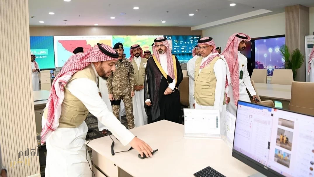 نائب أمير جازان يزور مركز الطوارئ والأزمات بالمنطقة