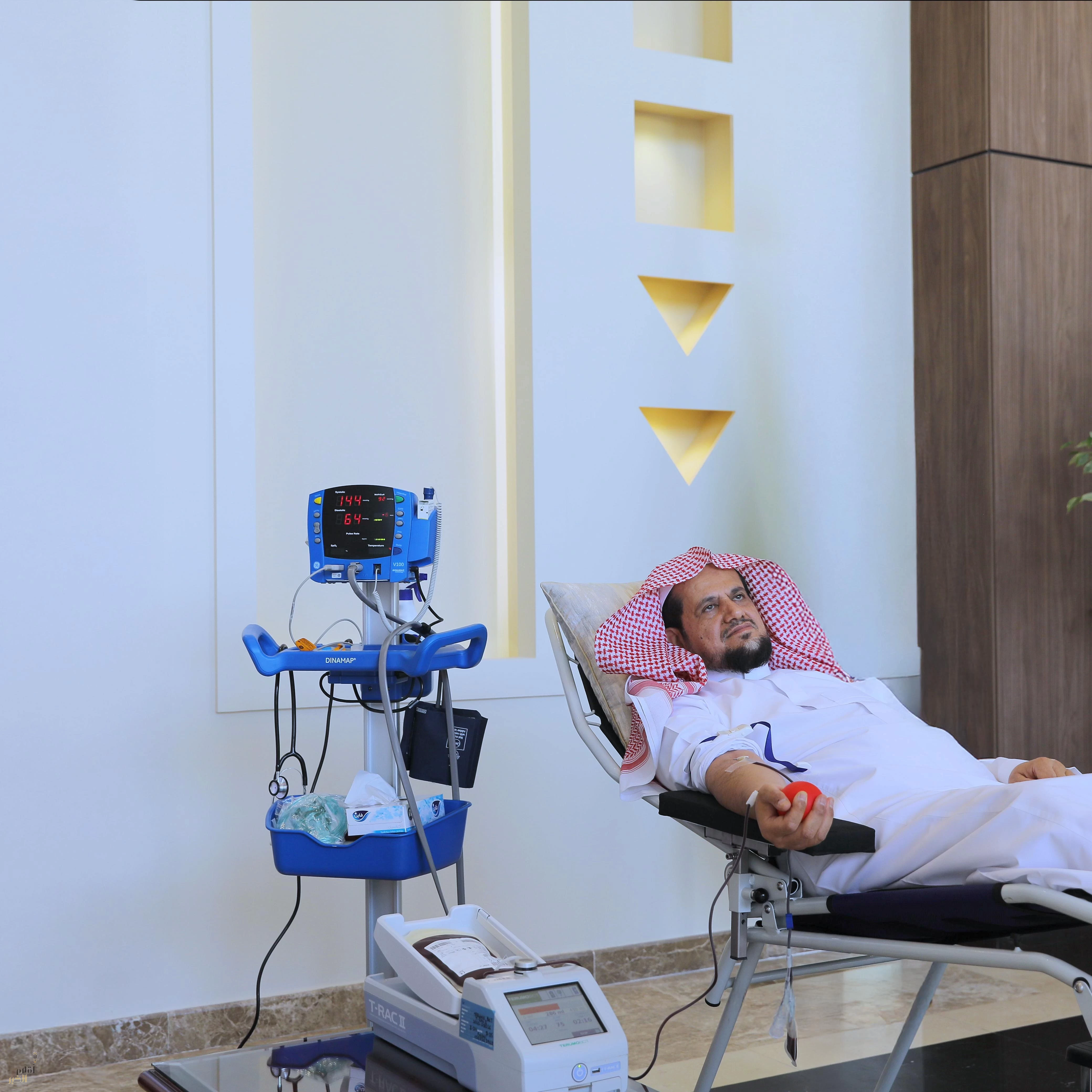 معالي النائب العام يتقدم منسوبي النيابة العامة في حملة ولي العهد للتبرع بالدم