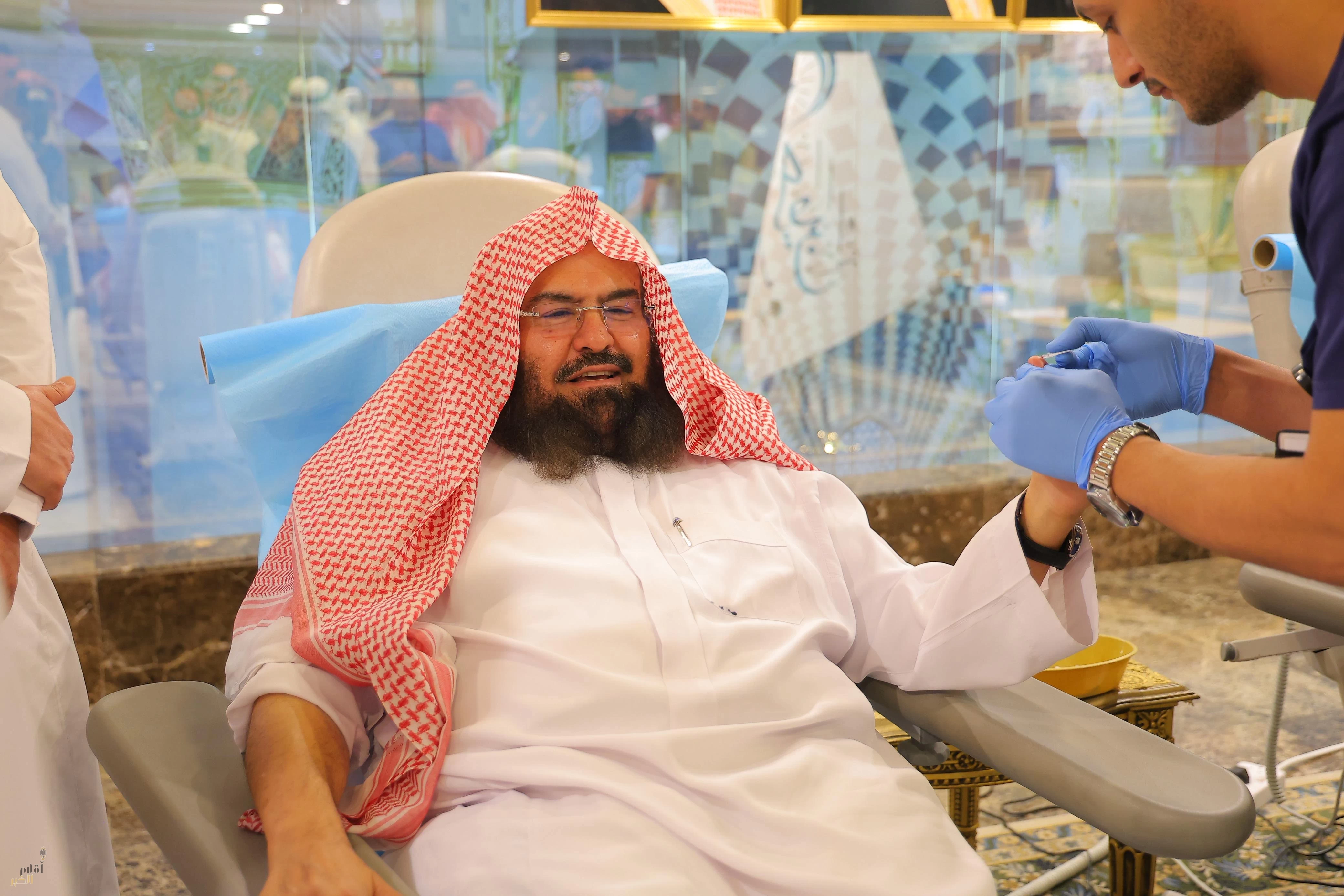 السديس يطلق مبادرة التبرع بالدم في الحرم المكي دعماً لحملة ولي العهد