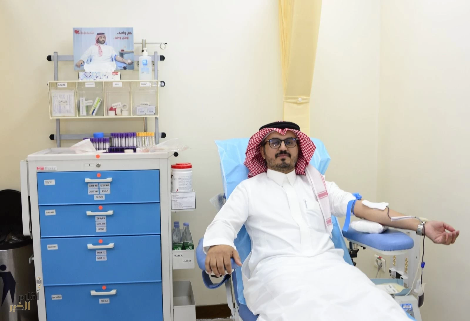 رئيس جامعة الإمام عبد الرحمن بن فيصل ومنسوبوها يتفاعلون مع حملة ولي العهد للتبرع بالدم