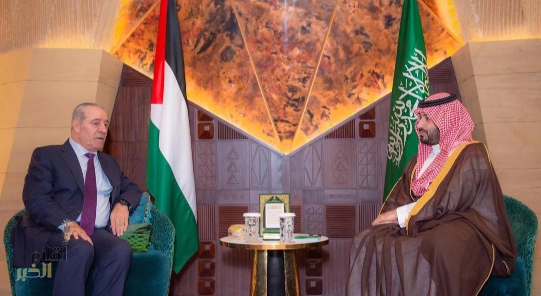 سمو ولي العهد يستقبل نائب رئيس دولة فلسطين