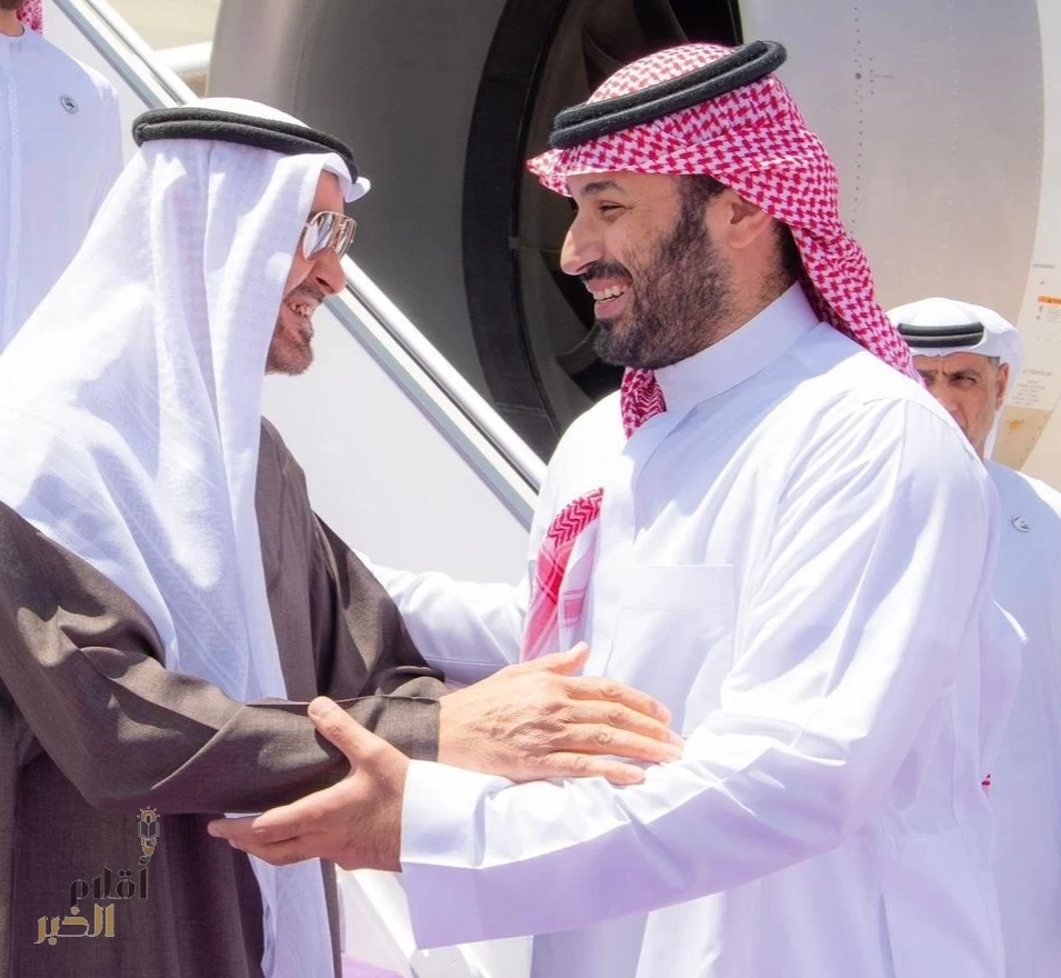 سمو رئيس دولة الإمارات العربية المتحدة يصل إلى الرياض وسمو ولي العهد في مقدمة مستقبليه