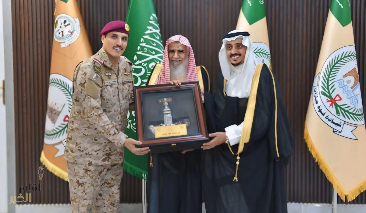 فضيلة المستشار الشرعي بجازان يلتقي قائد قوة جازان في انطلاق البرنامج التوعوي للقوات المساندة لعاصفة الحزم"