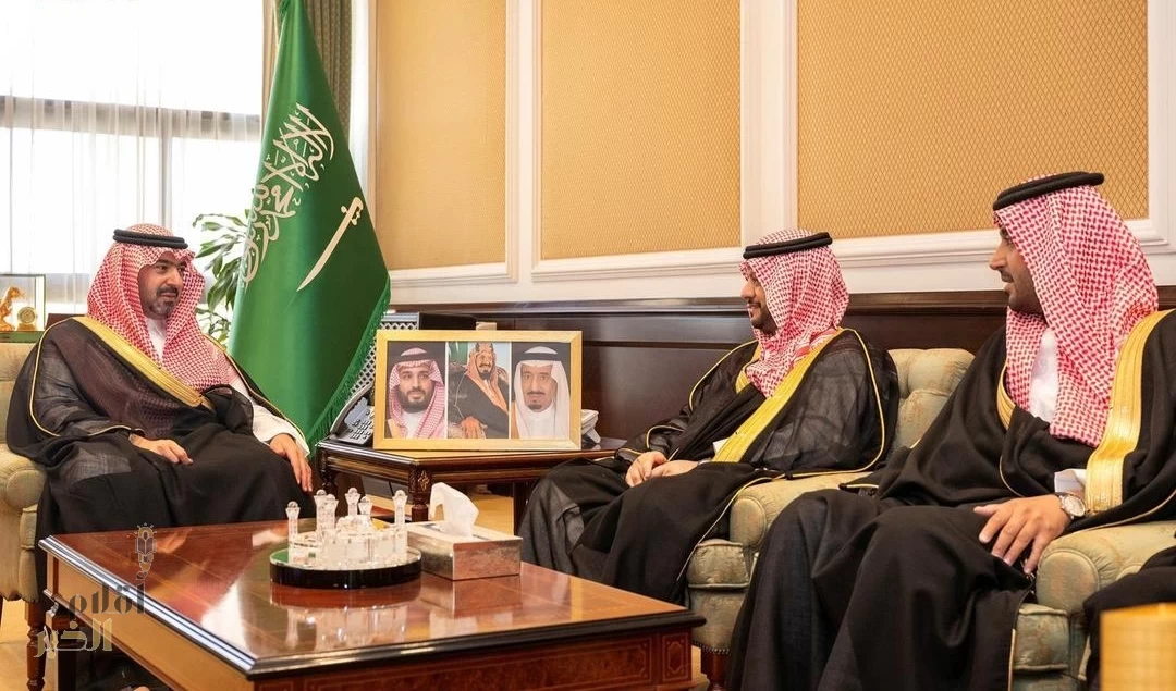 نائب أمير تبوك يستقبل مساعد وزير الموارد البشرية للخدمات المشتركة