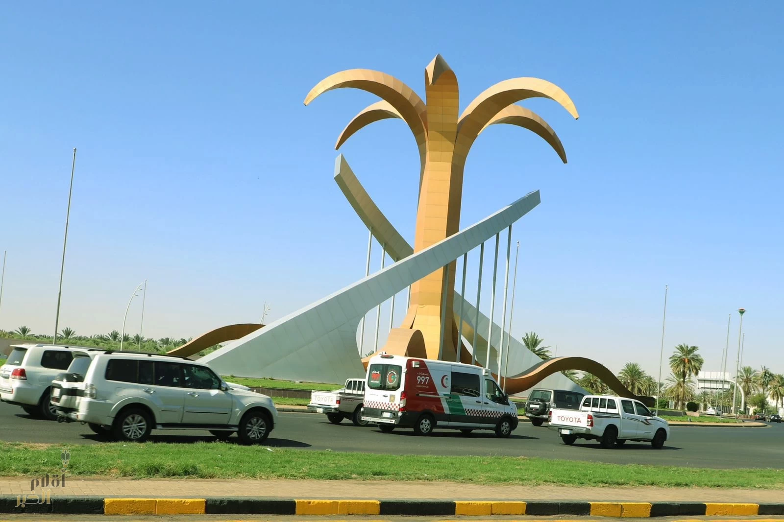 الهلال الأحمر بتبوك يرفع جاهزيته بـ(40) وحدة إسعافية و(60) متطوعًا لاحتفالات اليوم الوطني الـ 95