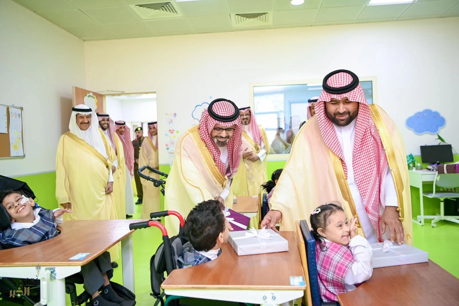 الأمير محمد بن عبدالعزيز يزور مركز جمعية الأطفال ذوي الإعاقة بجازان