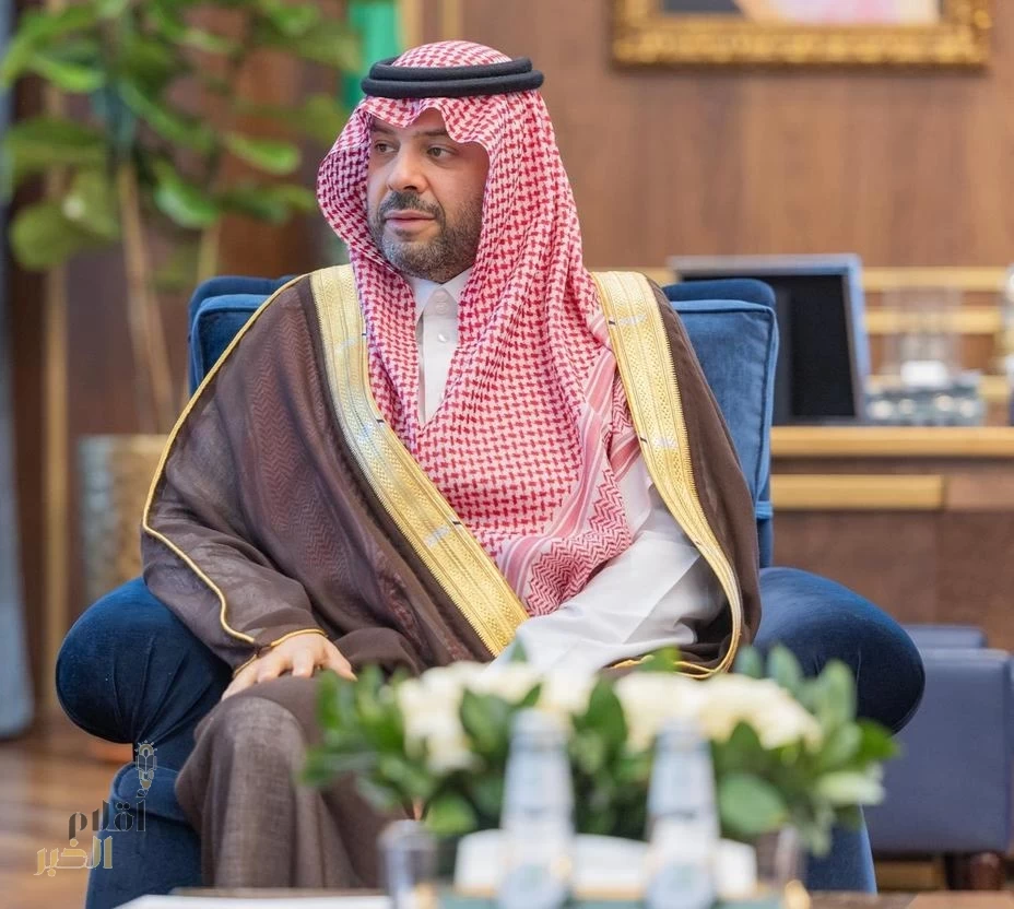 أمير الحدود الشمالية يتسلّم التقرير السنوي لفرع الرئاسة العامة للبحوث العلمية والإفتاء